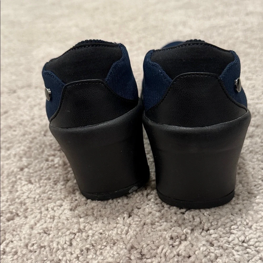 Bzees Dark Blue and Black Comfort Loafers